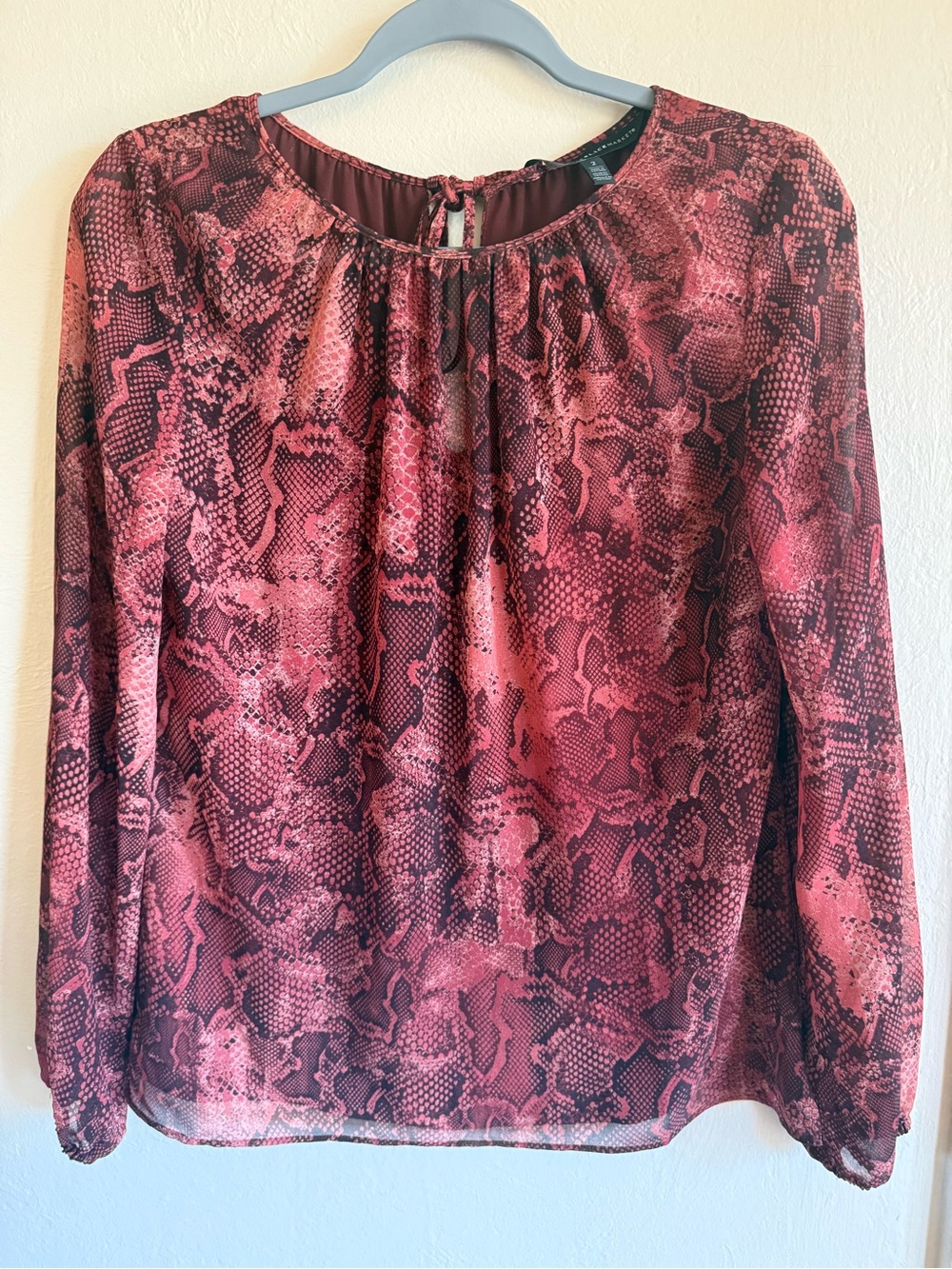 White House Black Market size 2